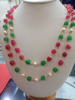 8.Two rounds of absolute beautiful red and green stones